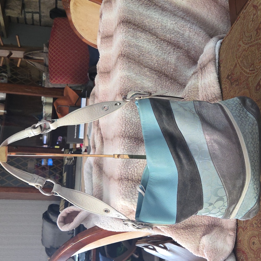 Coach Wave Patchwork Rare Shoulderbag F10653 2006 $350 Estimated Retail GUC - Picture 4 of 16